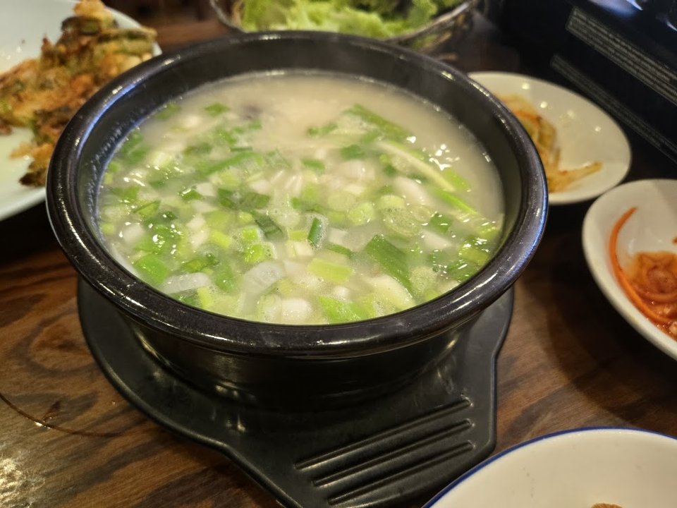 Teok Mandu Guk